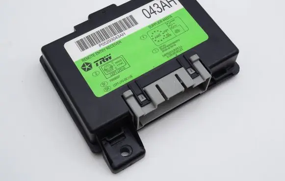 Chrysler Neon II Central body control module P05293043AH