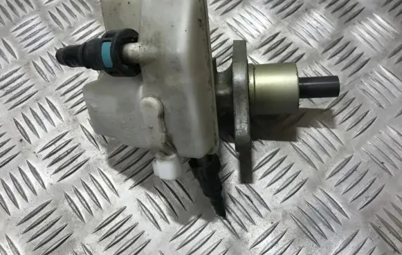 Ford Focus C-MAX Master brake cylinder