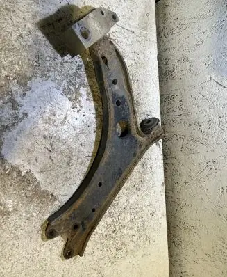 Volkswagen Golf V Front lower control arm/wishbone