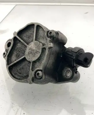 Ford Focus Vacuum pump D1562C1 22070