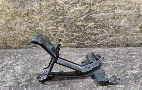 Mazda CX-9 Front bumper mounting bracket