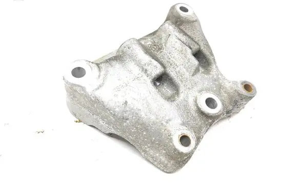 Engine mounting bracket