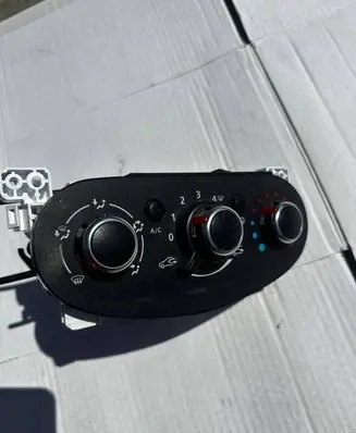 Dacia Sandero II Climate control unit A42303400