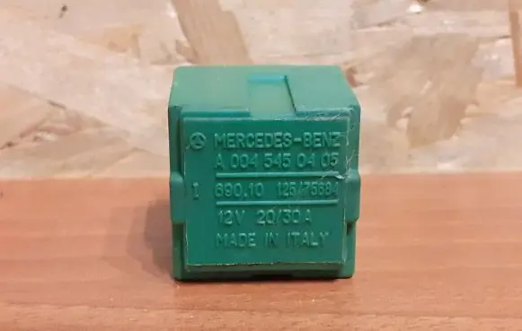 Mercedes-Benz Vito Viano W638 Other relay A0045450405