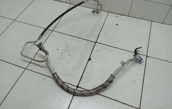 Chevrolet Captiva Air conditioning (A/C) pipe/hose 95191671