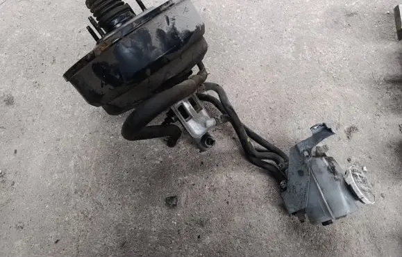 Mitsubishi Grandis Brake booster