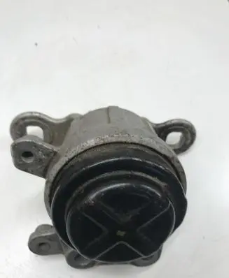 Ford Mondeo Mk III Engine mount bracket 2S716F012