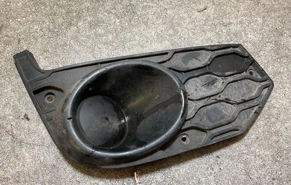 Iveco Daily 6th gen Front fog light trim/grill 5801562215 5801529858