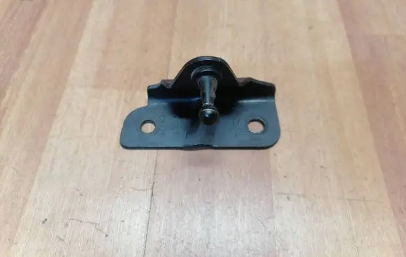 Opel Astra K Shock absorber/damper mounting bracket 13442089 GM140 39029971