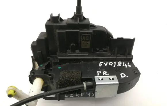 Nissan Leaf I (ZE0) Front door lock