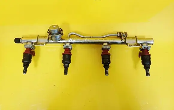 Mercedes-Benz C W203 Fuel main line pipe 0000787149 A1110703095