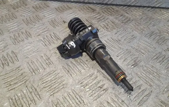 Skoda Octavia Mk2 (1Z) Fuel injector 038130073AG 0414720215