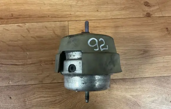 Audi A4 S4 B7 8E 8H Engine mount bracket 8E0199382K