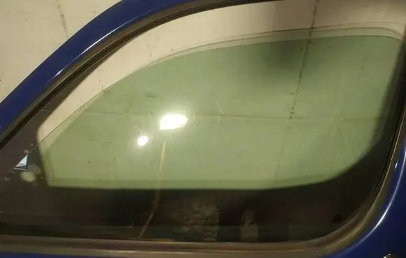 Peugeot Partner Front door window glass four-door as2