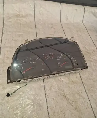 Speedometer (instrument cluster)