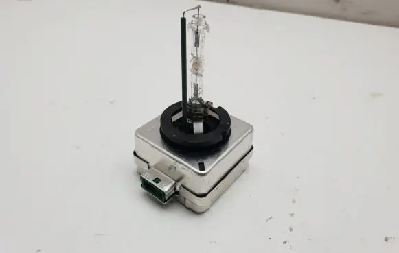 Land Rover Discovery 3 - LR3 Xenon bulb 799324 90A38461 66340