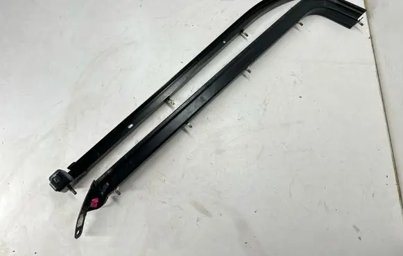 Chrysler Pacifica Sliding door upper top rail 68186026AC 68186030AC 68186032AC
