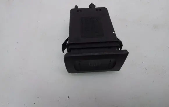 Volkswagen Golf IV Windscreen/window heater switch
