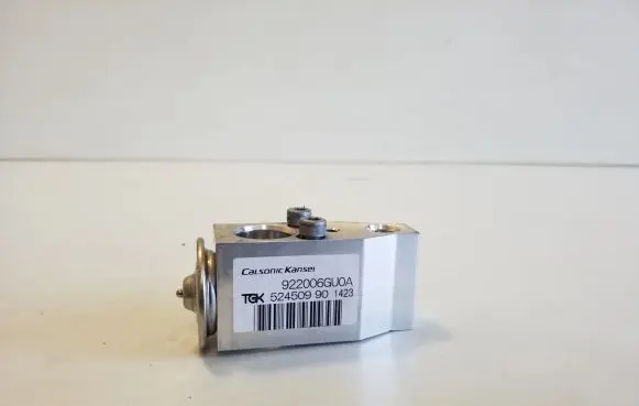 Nissan Qashqai J12 Air conditioning (A/C) expansion valve 922006GU0A 52450990
