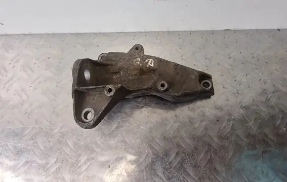 Gearbox mounting bracket