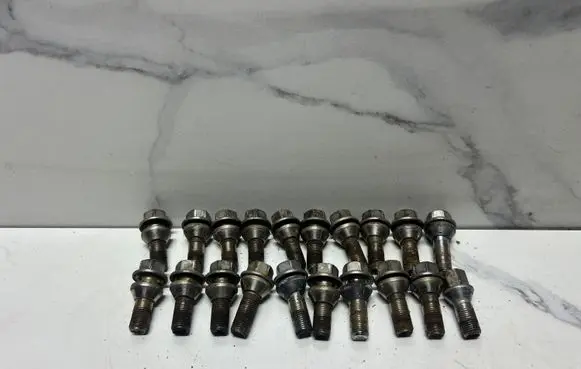 Volvo XC90 Cylinder head bolts