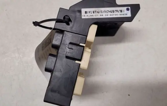 Toyota Corolla Verso AR10 Fuse module 8273405030