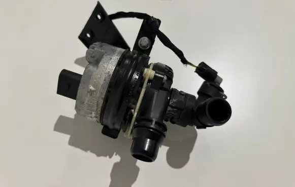 Mercedes-Benz C W205 Electric auxiliary coolant/water pump A0005002300