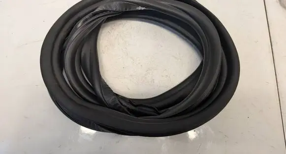 BMW 5 G30 G31 G38 Rubber seal rear door 7381326