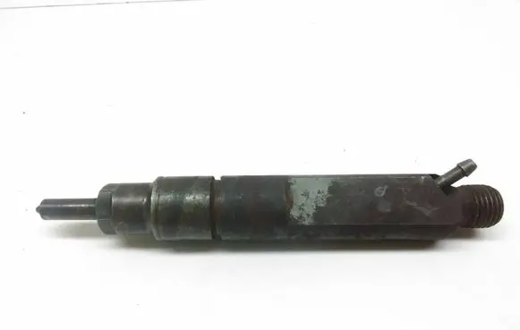 Volkswagen Golf IV Fuel injector 028130201T