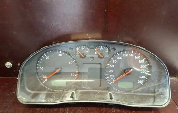 Speedometer (instrument cluster)