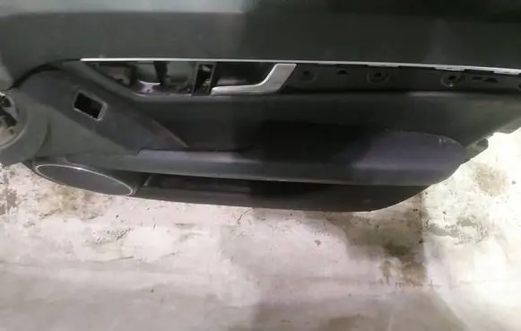 Mercedes-Benz C AMG W204 Front door card panel trim