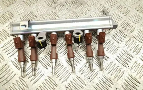 Toyota Aygo X Fuel distributor 232500Q040