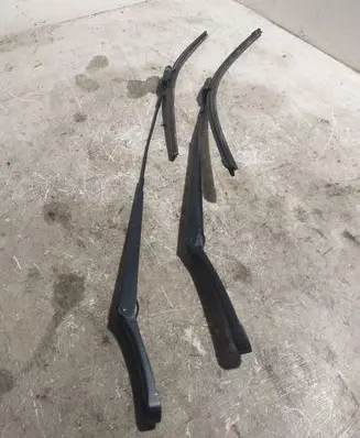 Volkswagen PASSAT B6 Windshield/front glass wiper blade 3C1955409C