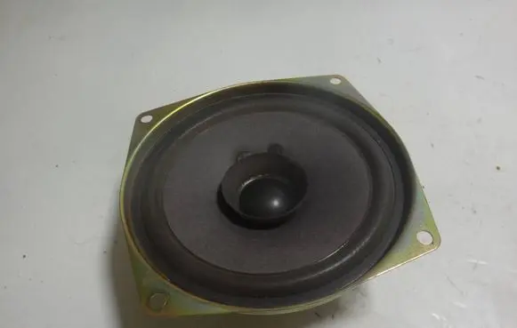 BMW 5 E34 Front door speaker 1386544