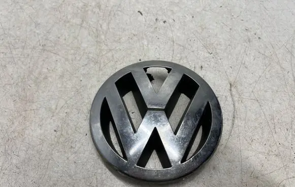 Volkswagen PASSAT B6 Manufacturer badge logo/emblem 5M0853601