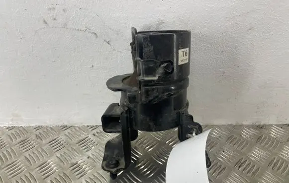 Toyota RAV 4 (XA50) Engine mount bracket