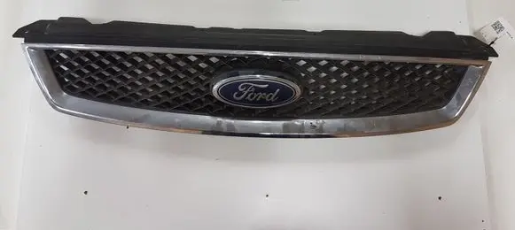 Ford Focus Front grill 4M518138 4M518200