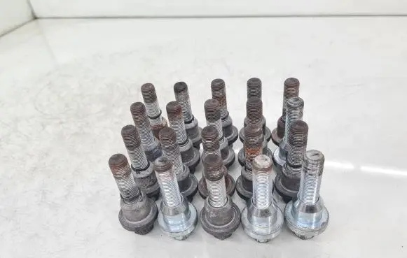 Volkswagen Transporter - Caravelle T5 Nuts/bolts 