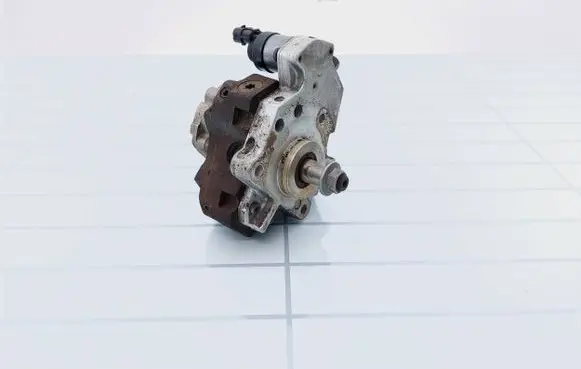 Volvo S40, V40 Fuel injection high pressure pump 8200055072