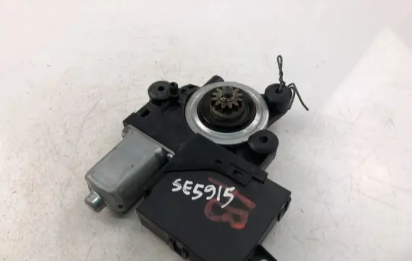 Volvo S40 Front door window regulator motor 979040100