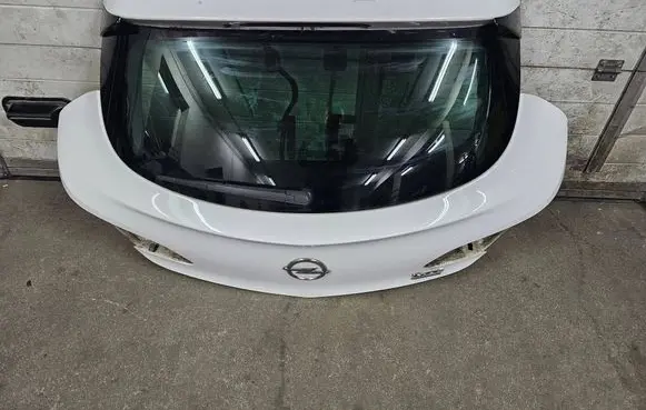 Opel Astra J Tailgate/trunk/boot lid 