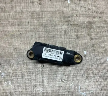 Mercedes-Benz S W220 Airbag deployment crash/impact sensor 0018209126 100212002