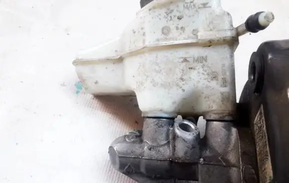 Volkswagen Golf VI Master brake cylinder