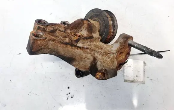 Toyota RAV 4 (XA30) Engine mounting bracket