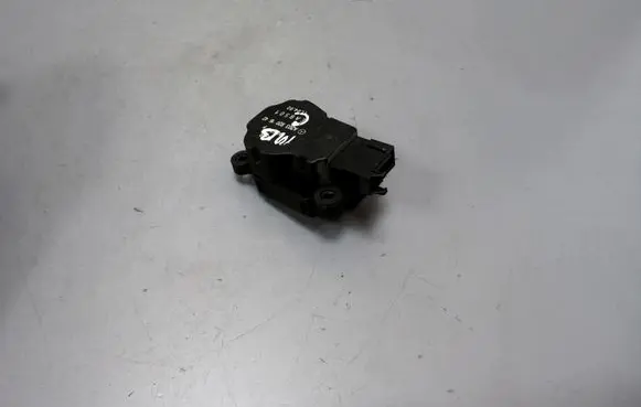 Mercedes-Benz C W203 Air flap motor/actuator A2038201642 EAB501
