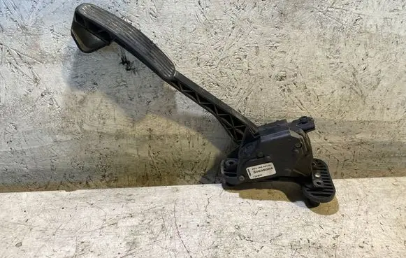 Volvo V70 Accelerator throttle pedal 30636004 6PV00853701 043601