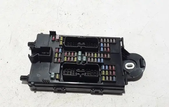 Volvo XC90 Fuse module 31346672