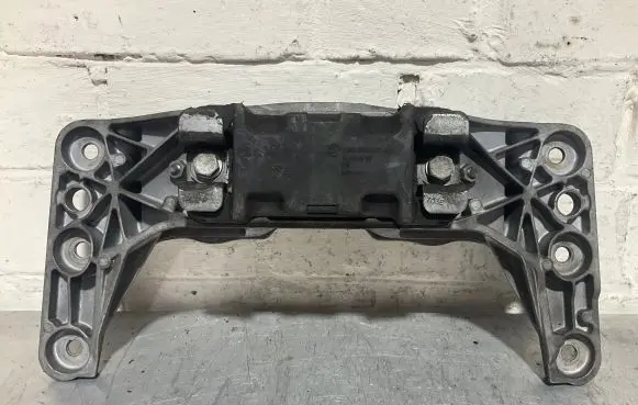 BMW 5 E60 E61 Gearbox mounting bracket 6764617 15934612
