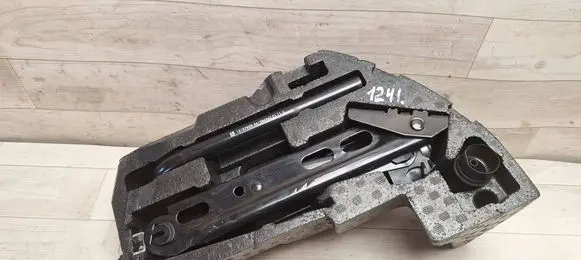 Opel Corsa D Tool set 13299889 13331922 13107800