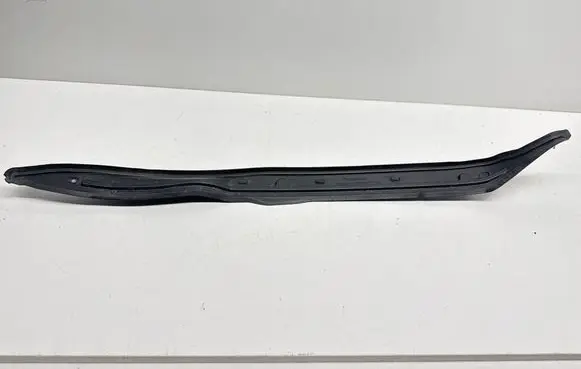 Citroen C4 II Picasso Fender end trim 9676660780